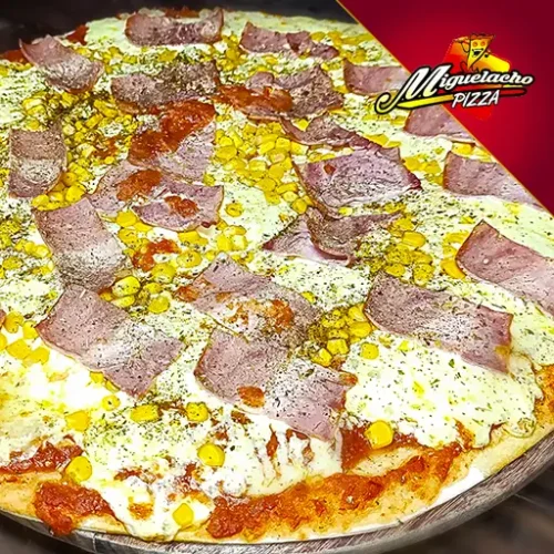 Pizza de Choclo, Tocino y Queso Mozzarella