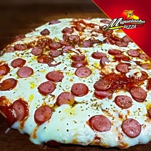 Pizza De Chorizo Ahumado y Queso
