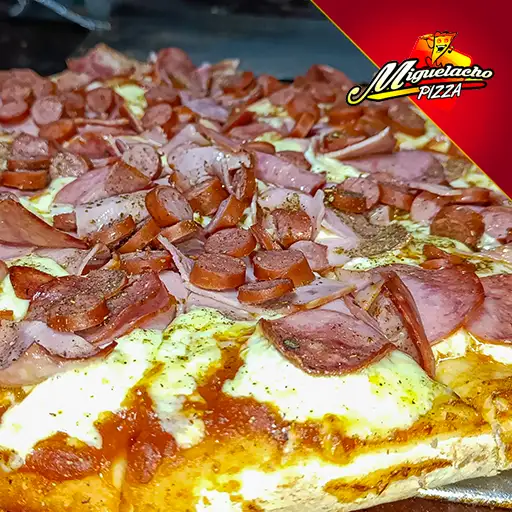 Pizza de Embutidos
