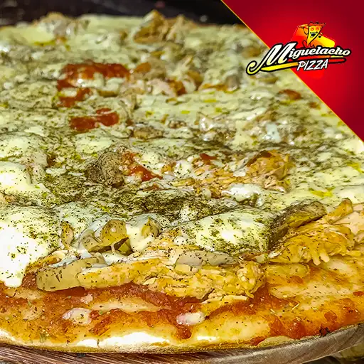 Pizza de Pollo con Champiñones y Queso
